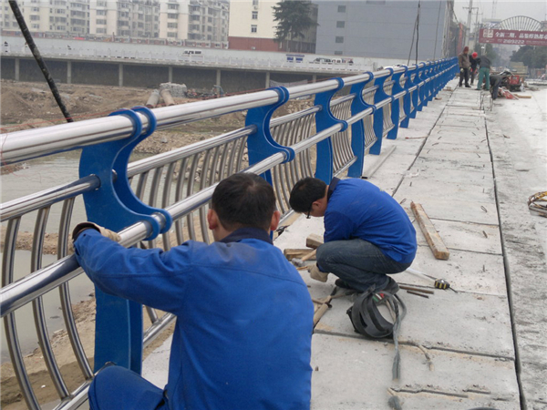 台州不锈钢河道护栏的特性及其在城市景观中的应用